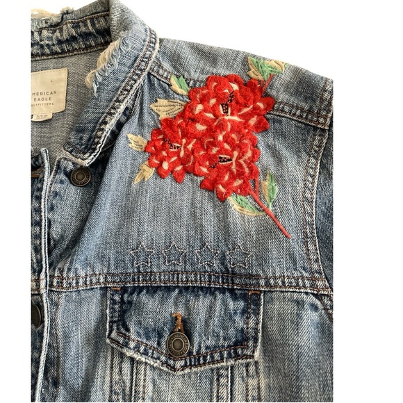 American Eagle Outfitters Distressed Jean Jacket with Floral Embroidery Size XL - Picture 4 of 7
